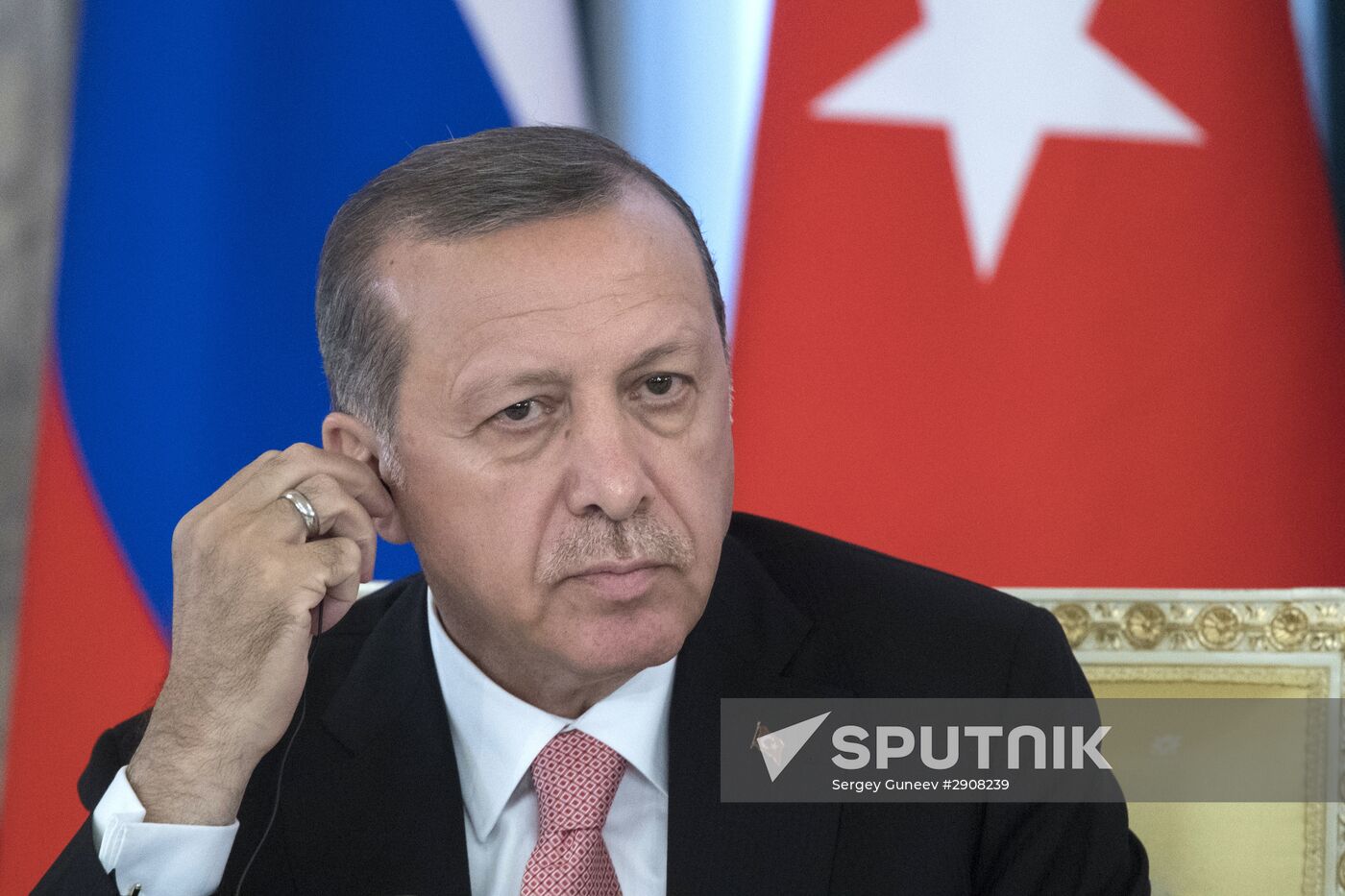 Russian President Putin and Turkish President Erdogan meet in St. Petersburg