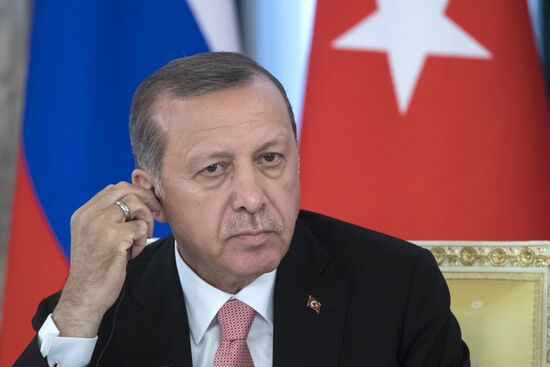 Russian President Putin and Turkish President Erdogan meet in St. Petersburg