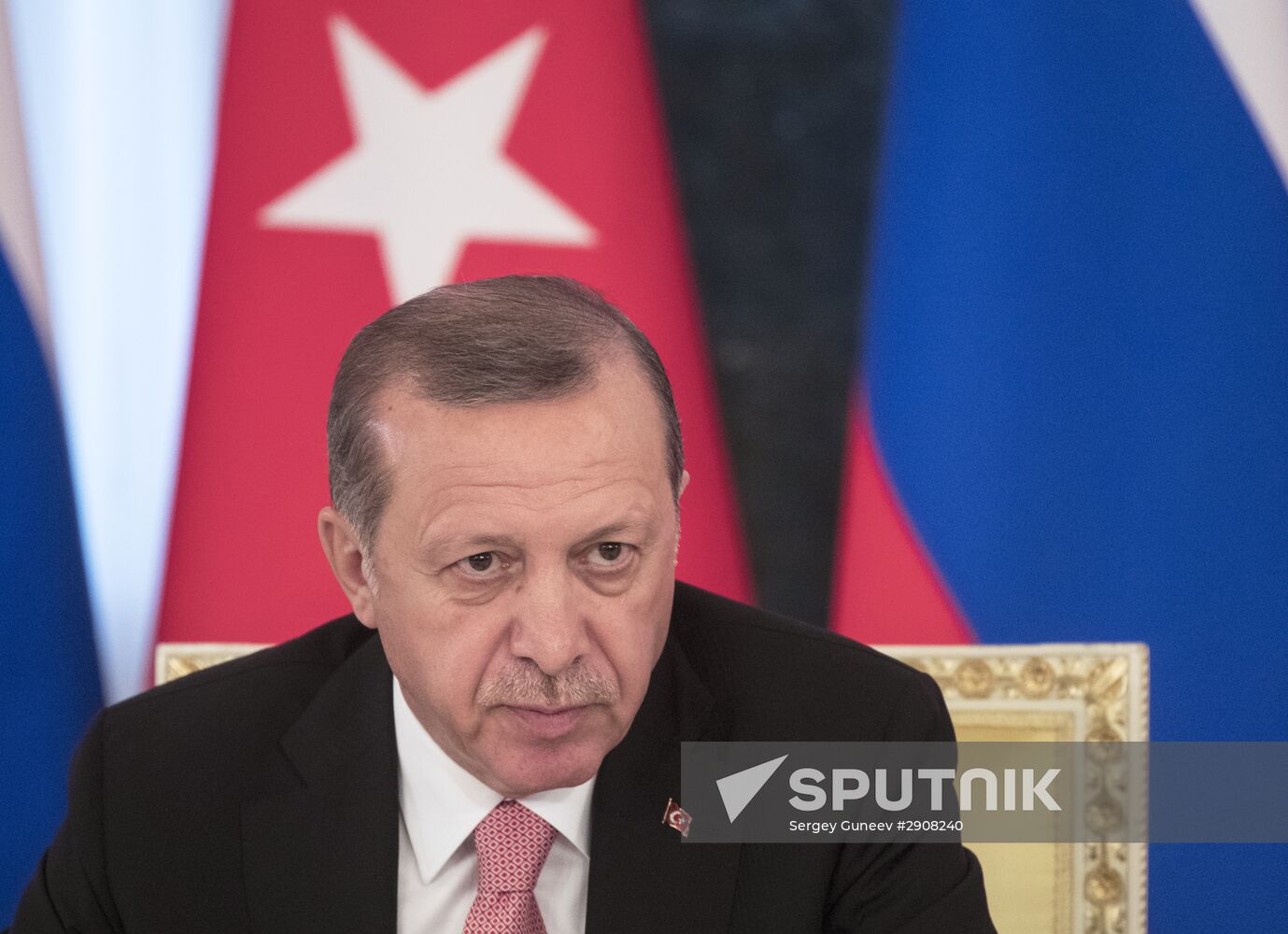 Russian President Putin and Turkish President Erdogan meet in St. Petersburg