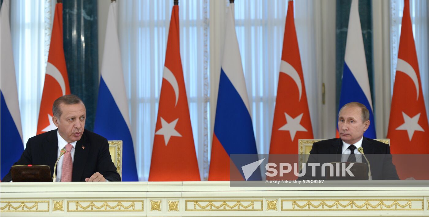 Russian President Putin and Turkish President Erdogan meet in St. Petersburg