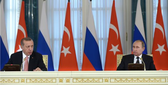 Russian President Putin and Turkish President Erdogan meet in St. Petersburg