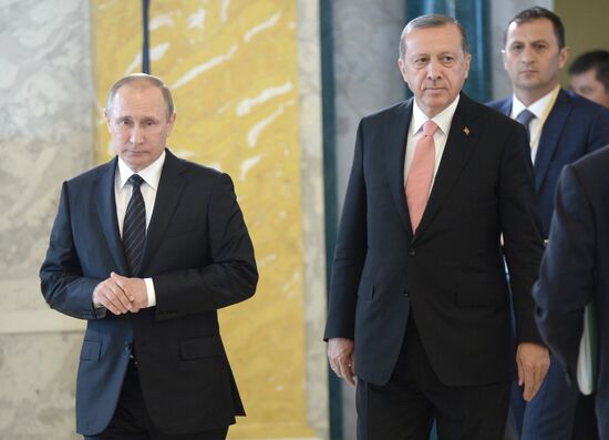Russian President Putin and Turkish President Erdogan meet in St. Petersburg