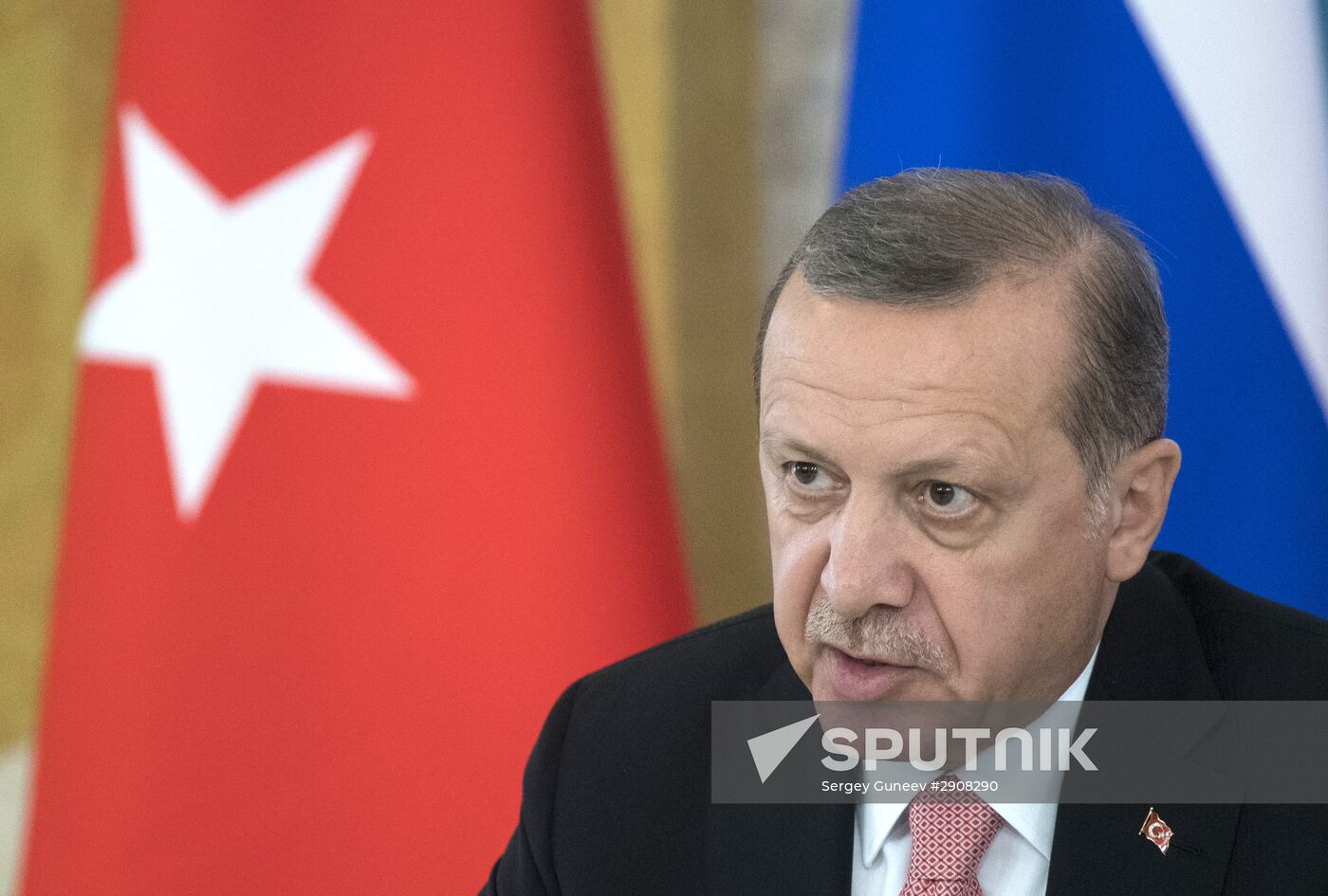 Russian President Putin and Turkish President Erdogan meet in St. Petersburg