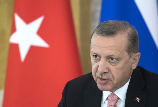 Russian President Putin and Turkish President Erdogan meet in St. Petersburg