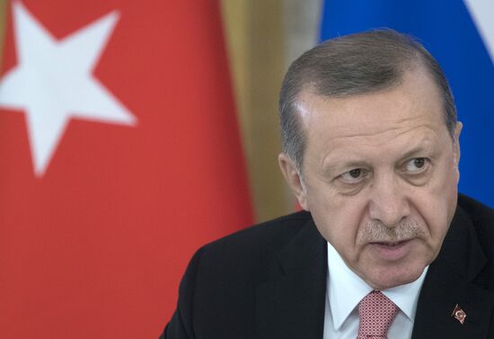 Russian President Putin and Turkish President Erdogan meet in St. Petersburg