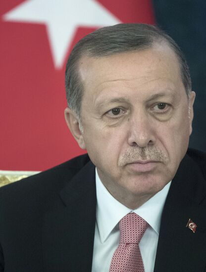 Russian President Putin and Turkish President Erdogan meet in St. Petersburg