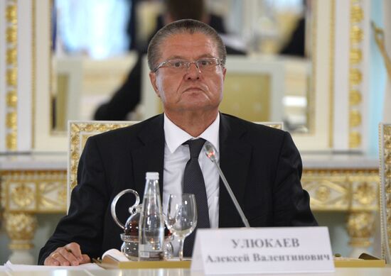 Vladimir Putin meets with Recep Erdogan in St. Petersburg