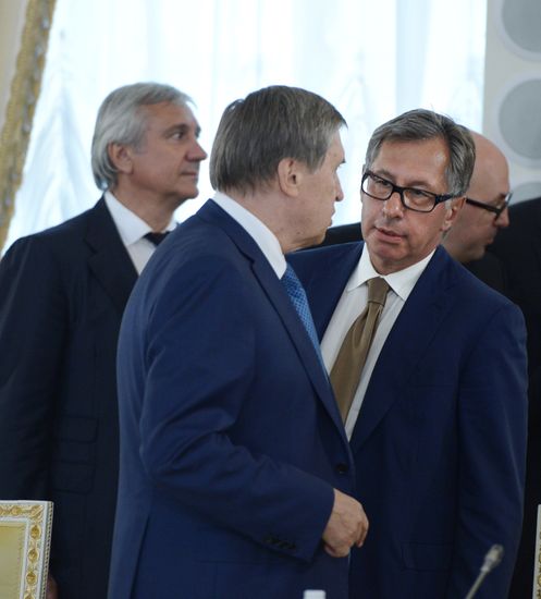Vladimir Putin meets with Recep Erdogan in St. Petersburg