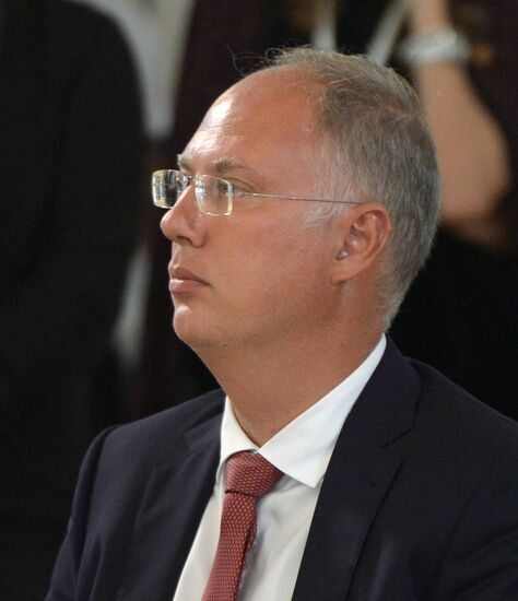 Vladimir Putin meets with Recep Erdogan in St. Petersburg