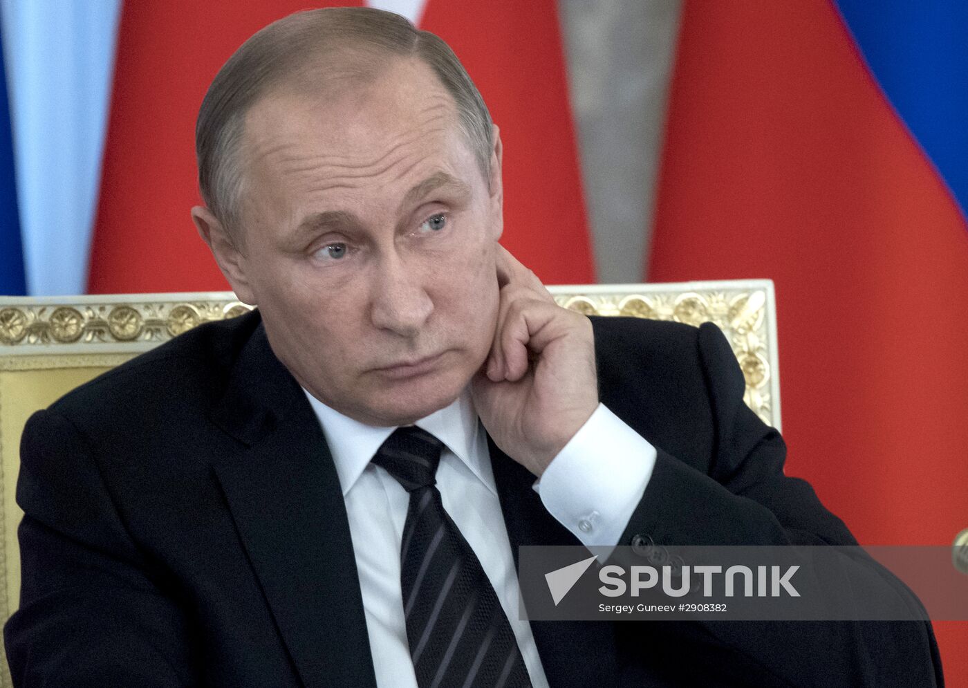 Vladimir Putin meets with Recep Erdogan in St. Petersburg