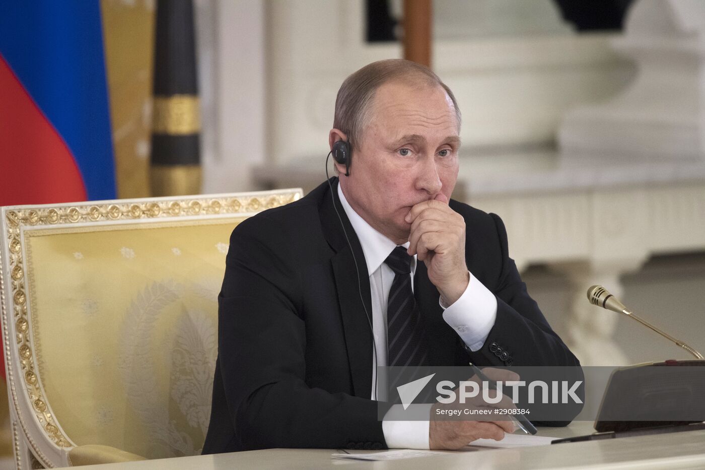 Vladimir Putin meets with Recep Erdogan in St. Petersburg