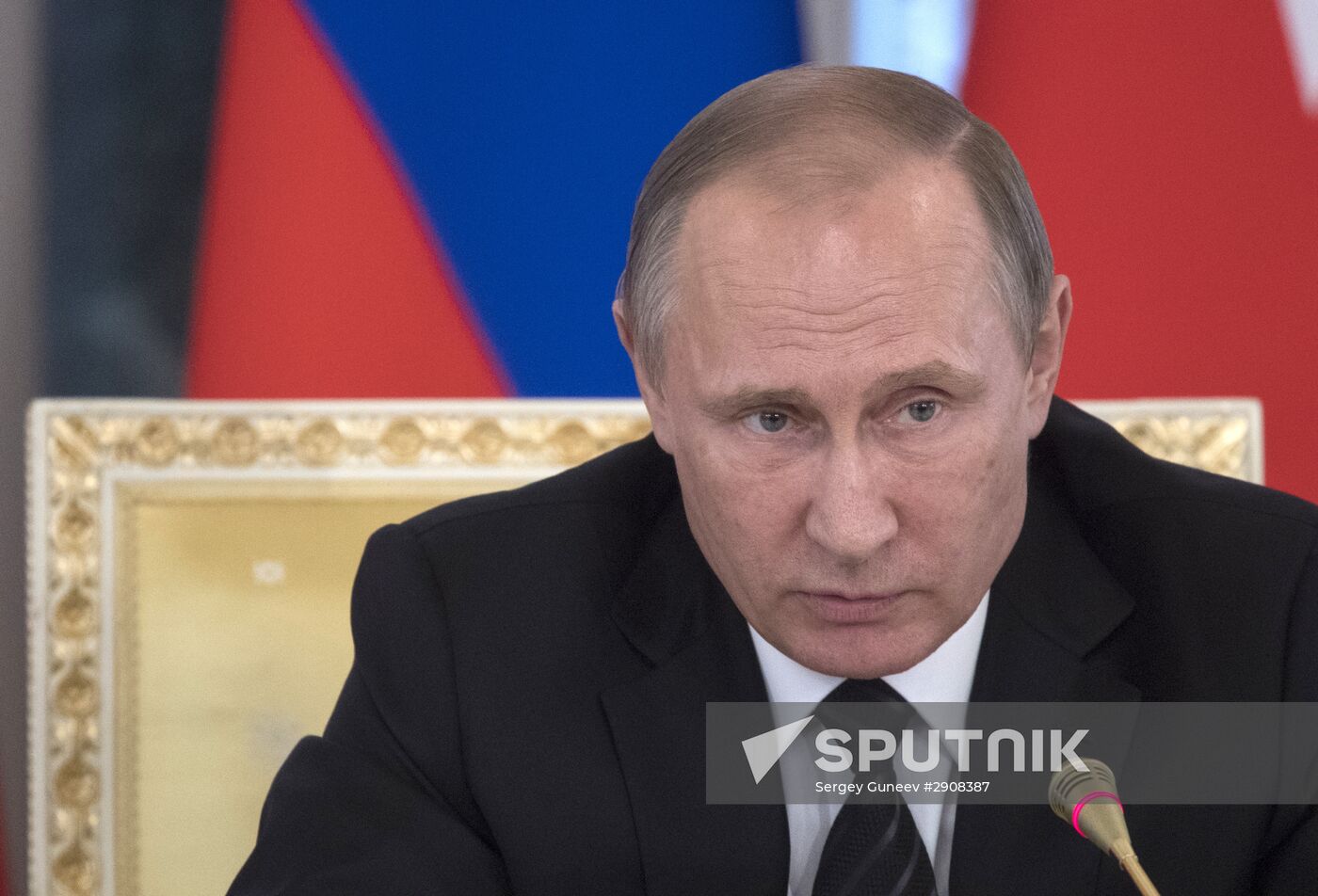 Vladimir Putin meets with Recep Erdogan in St. Petersburg