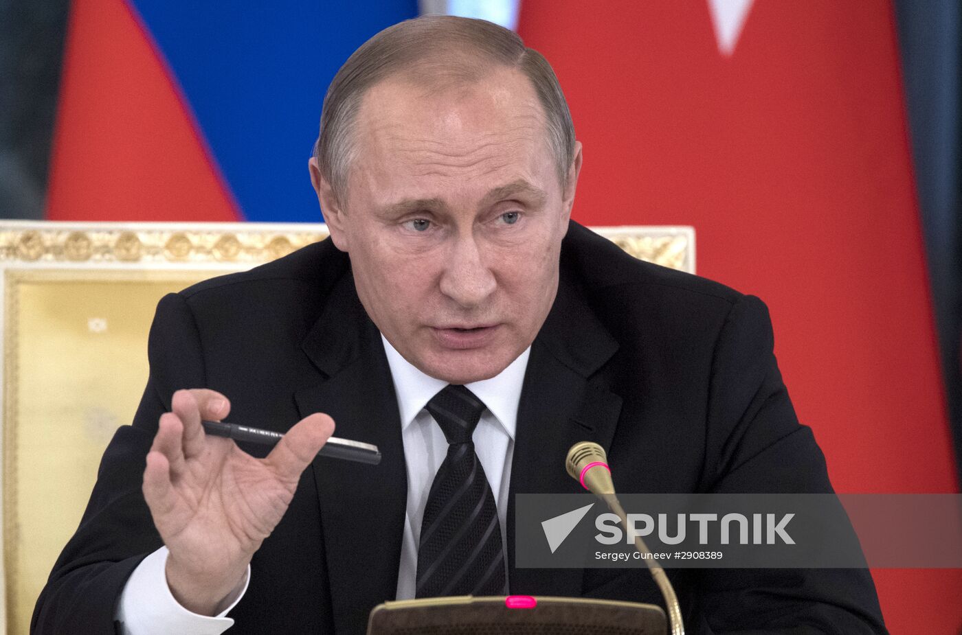 Vladimir Putin meets with Recep Erdogan in St. Petersburg