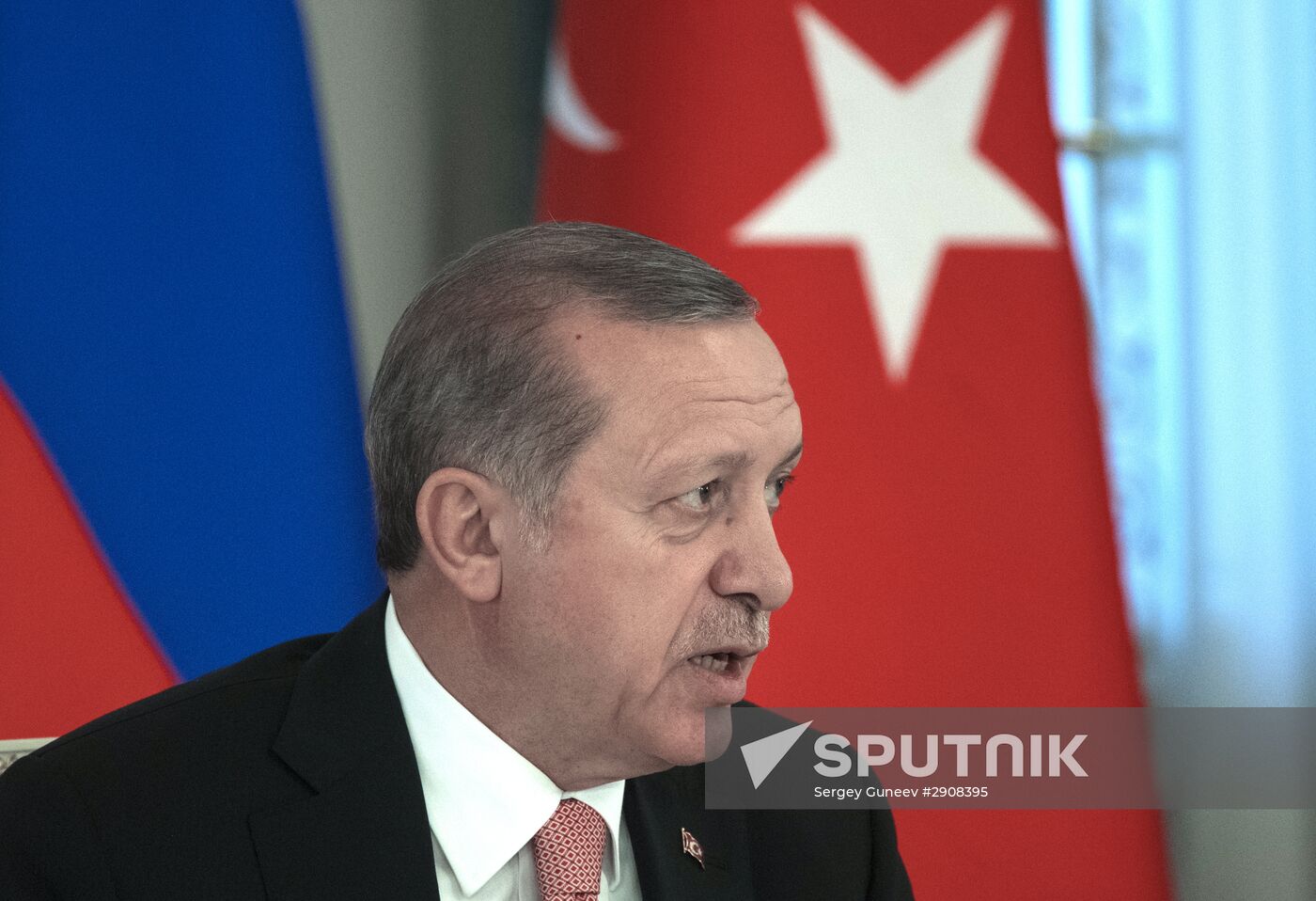 Vladimir Putin meets with Recep Erdogan in St. Petersburg