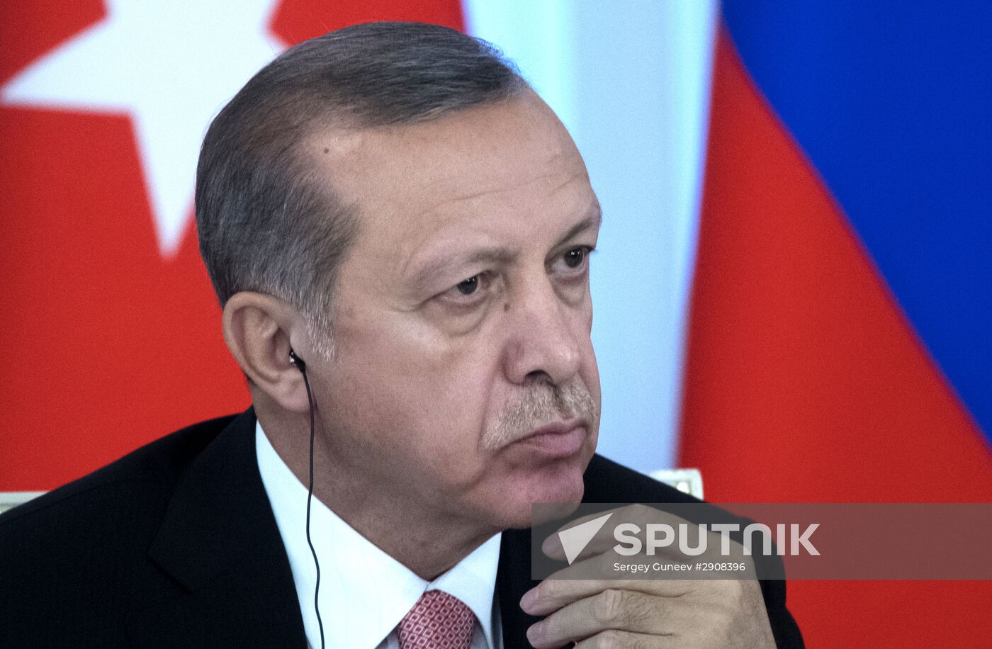 Vladimir Putin meets with Recep Erdogan in St. Petersburg