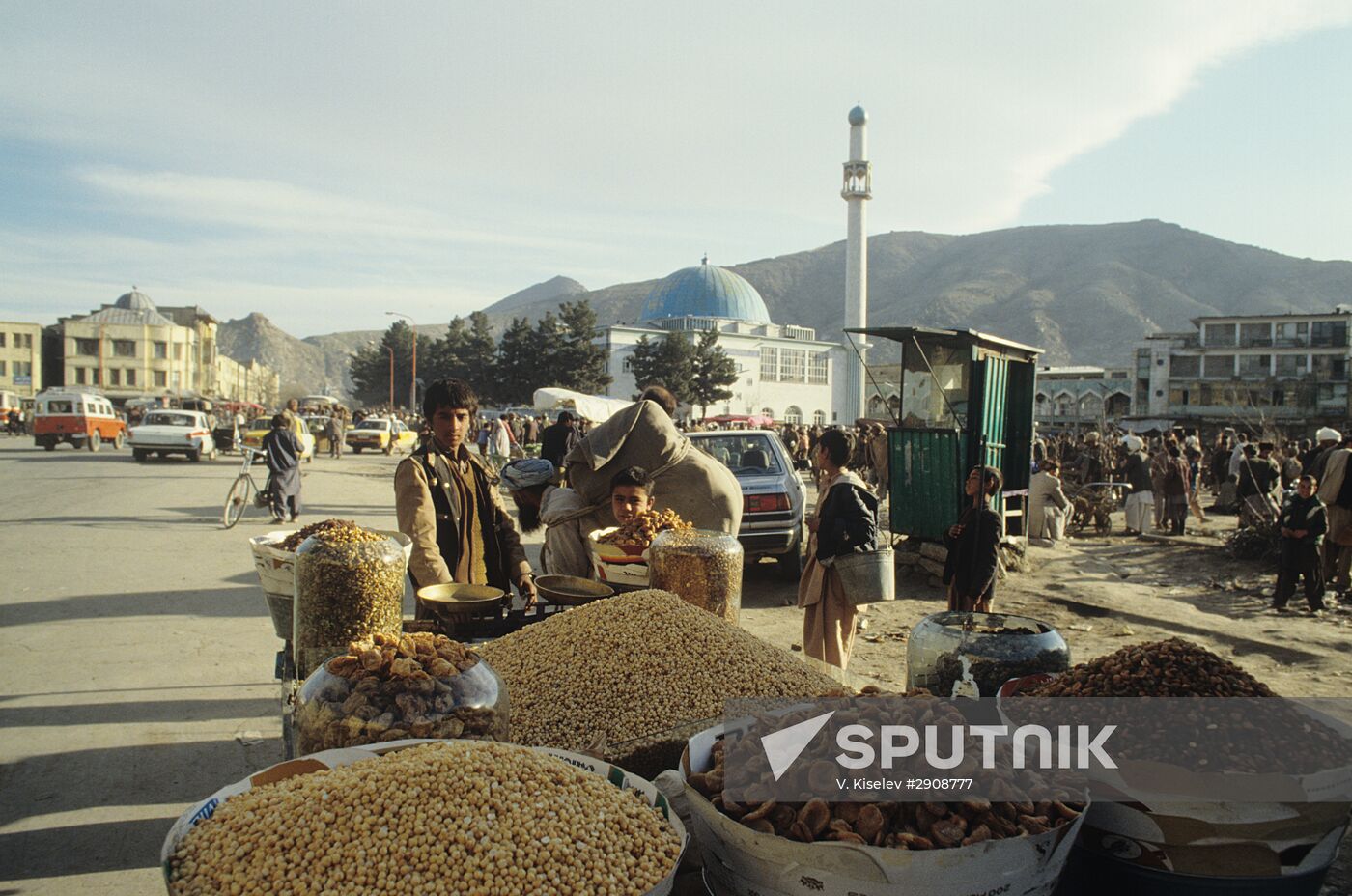Sunday market in Kabul