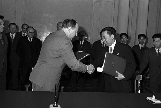Plan of cultural exchange between North Korea and USSR is signed