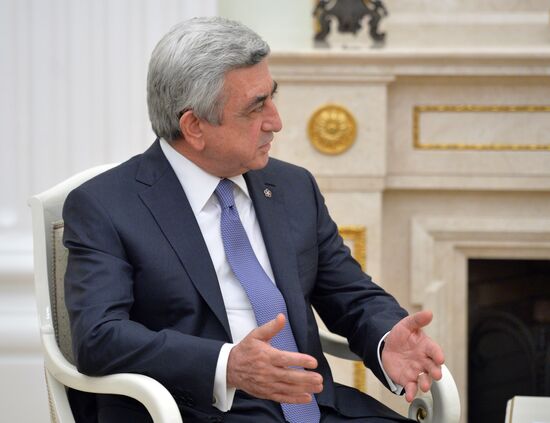 Russian President Vladimir Putin meets with Armenian President Serzh Sargsyan