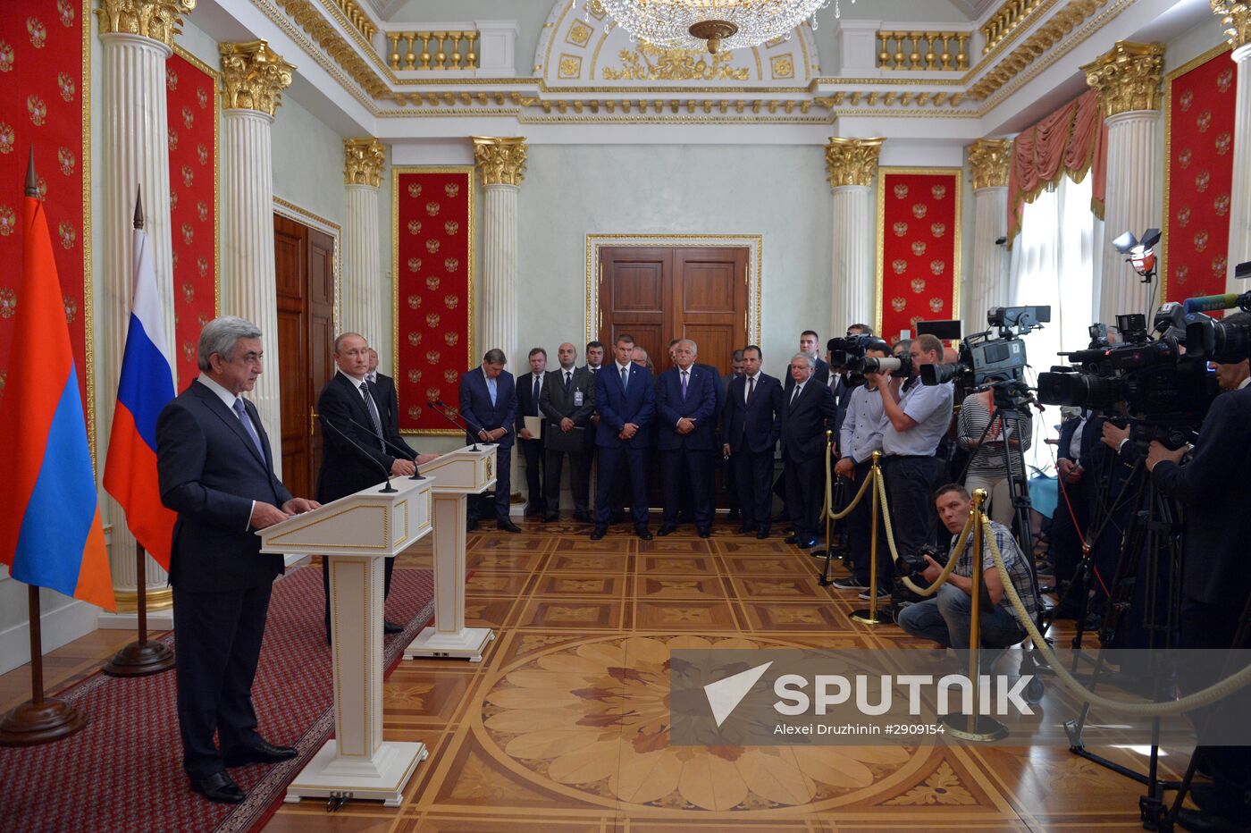 President Putin meets with Armenian President Sargsyan