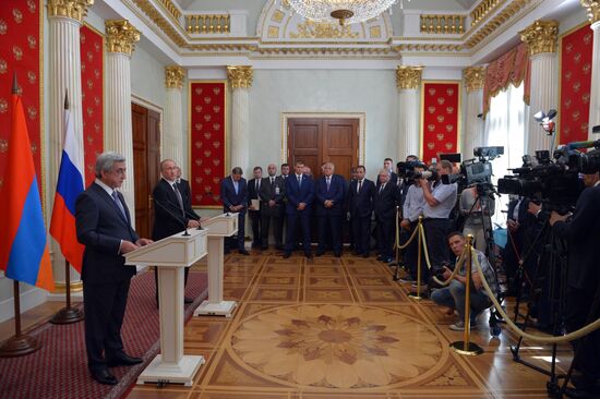 President Putin meets with Armenian President Sargsyan