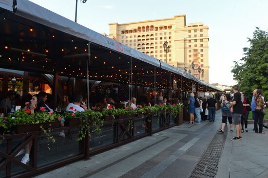 Outdoor seating at Moscow cafe and restaurants