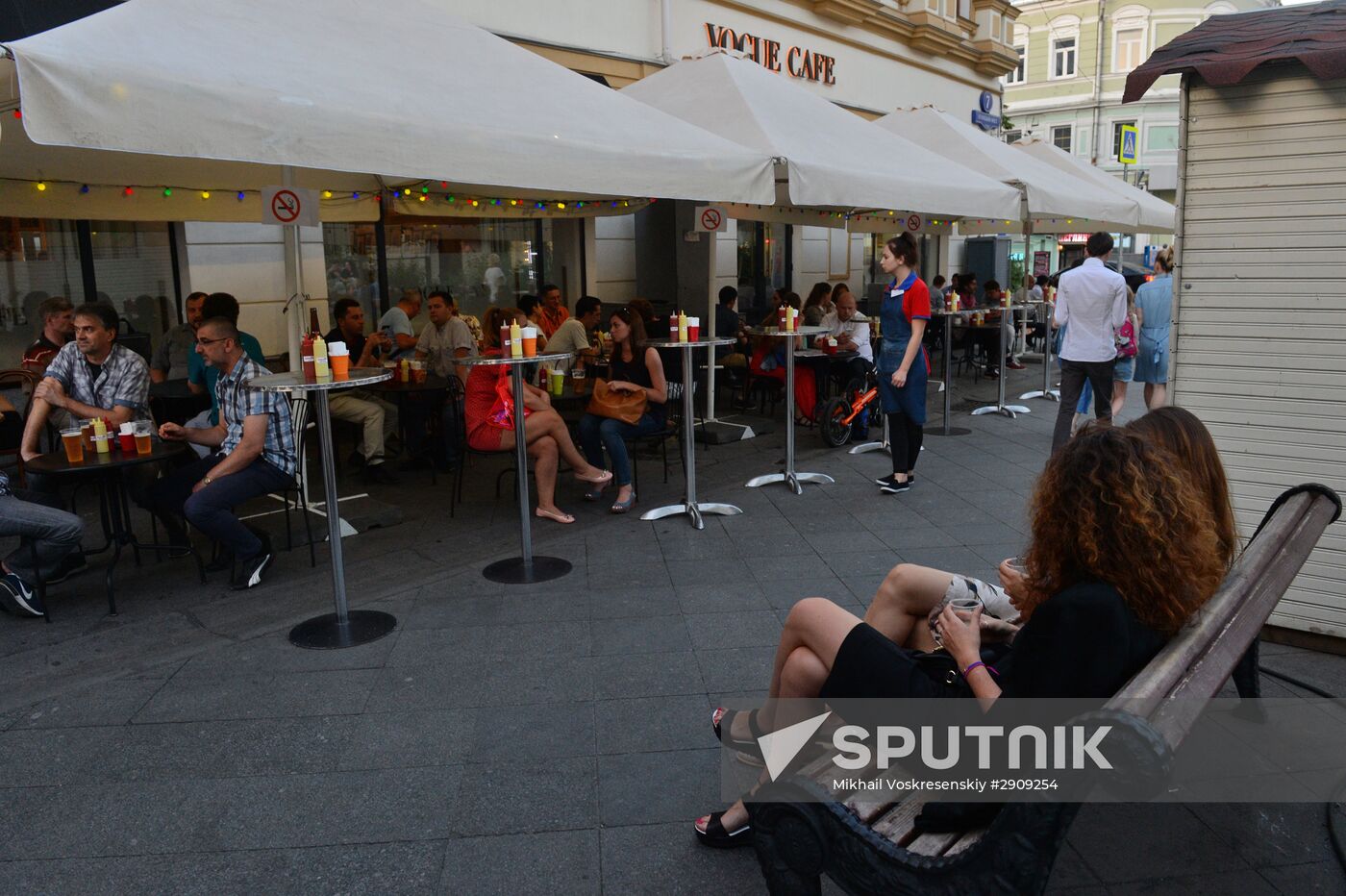 Outdoor seating at Moscow cafe and restaurants