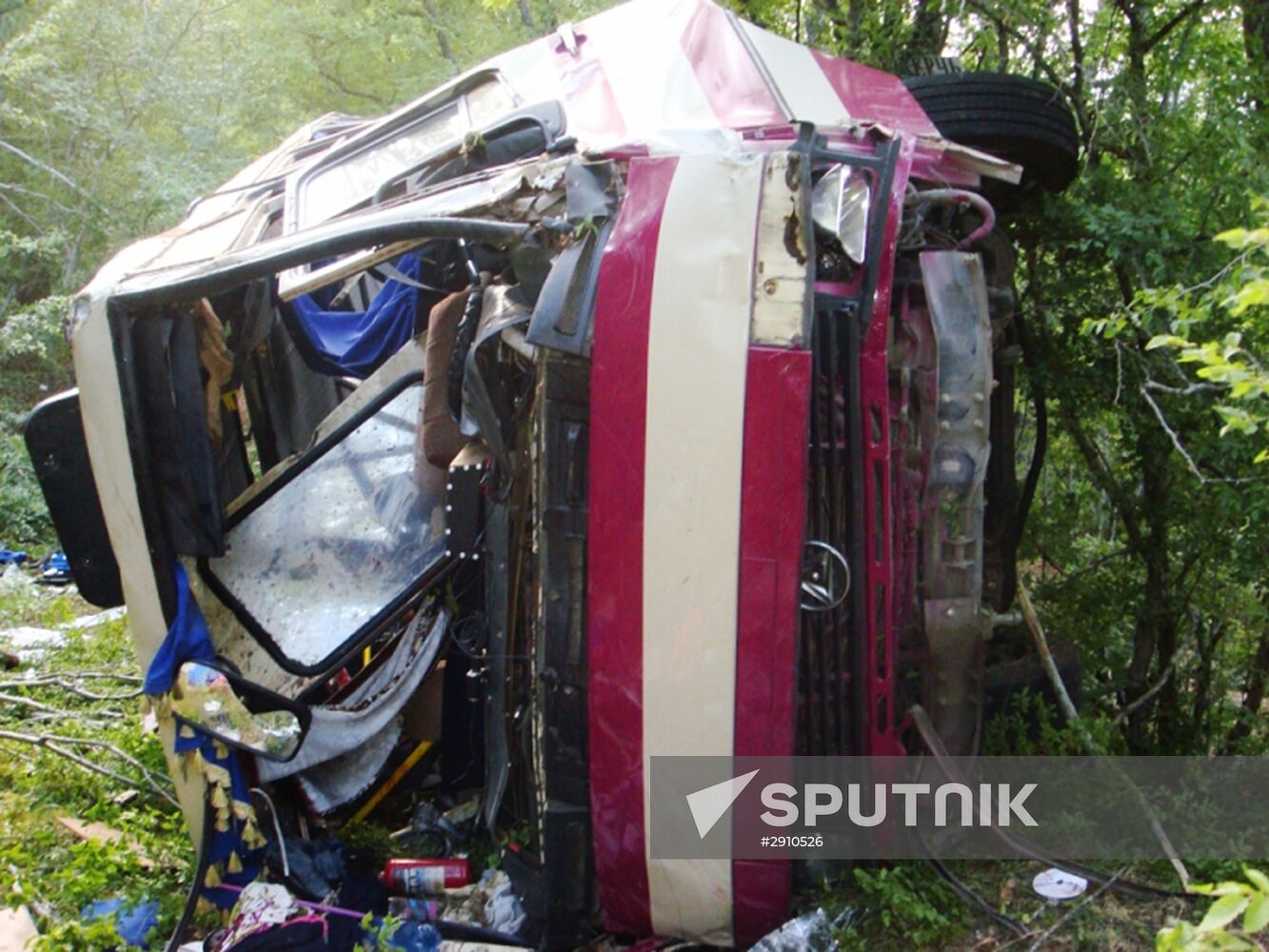 Passenger bus crashes in Crimea