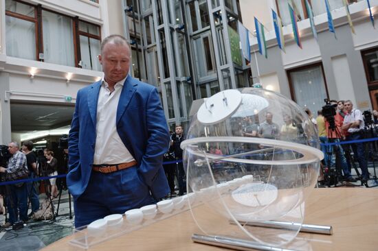 Ballot order of political parties determined by drawing