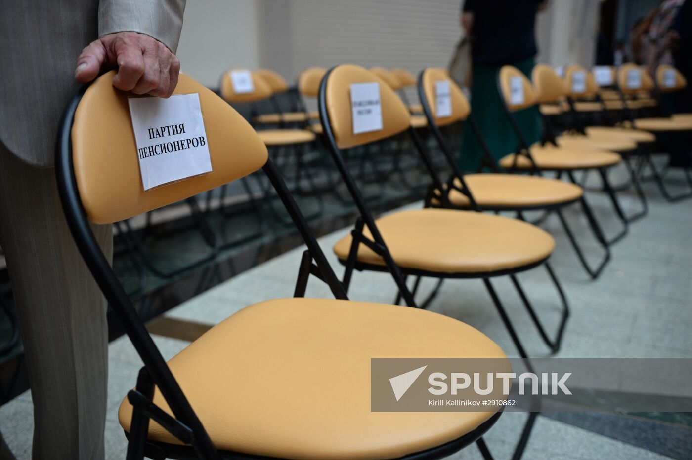 Ballot order of political parties determined by drawing