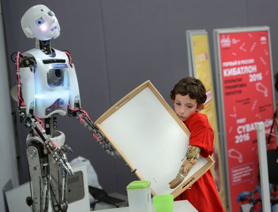 Russia's first contest among handicapped people Cybathlon