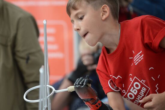Russia's first contest among handicapped people Cybathlon