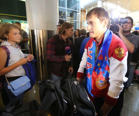 Russian fencing team arrives home from Rio de Janeiro