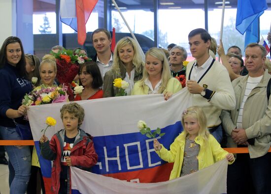 Russian national swimming team comes back from Rio