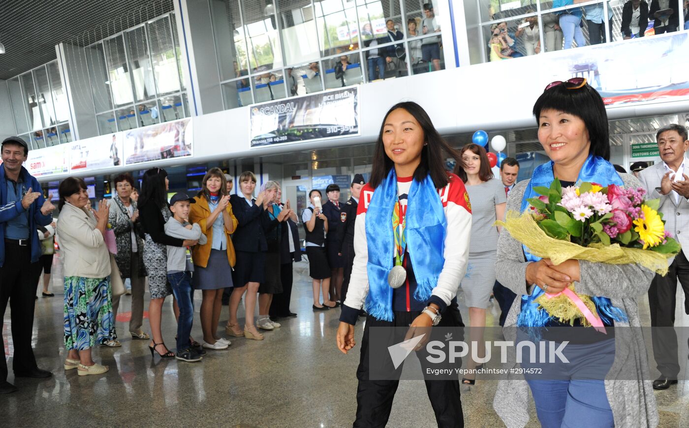 Greeting archer Tuyana Dashidorzhieva at Chita airport