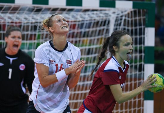 2016 Summer Olympics. Handball. Women. Norway vs. Russia