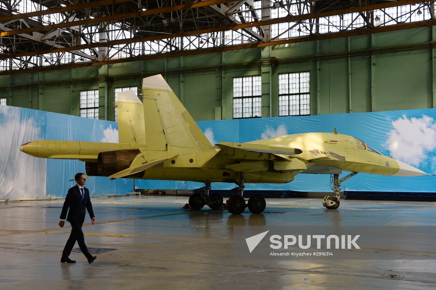 Novosibirsk plant rolls out 100th Su-34 tactical bomber