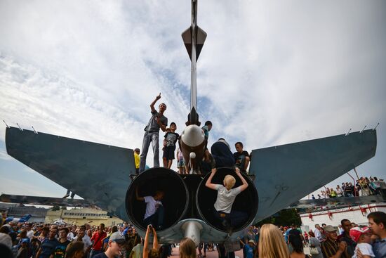 Novosibirsk plant rolls out 100th Su-34 tactical bomber