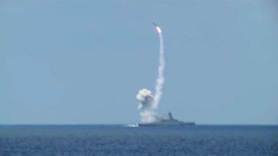 Kalibr cruise missiles fired at Jabhat Al-Nusra from Mediterranean