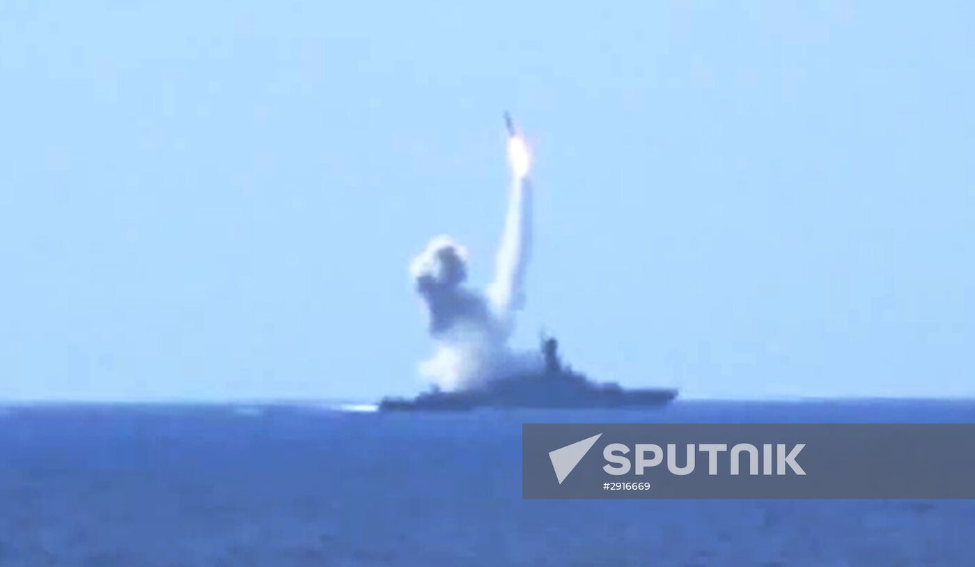 Kalibr cruise missiles fired at Jabhat Al-Nusra from Mediterranean