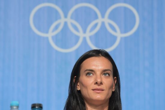 Yelena Isinbayeva ends her sports career