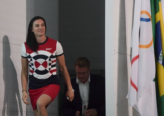 Yelena Isinbayeva ends her sports career