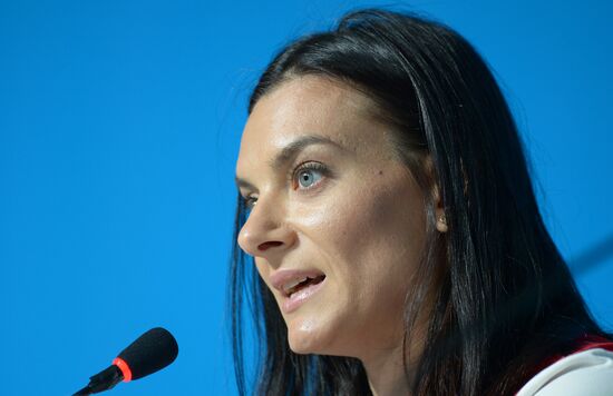 Yelena Isinbayeva ends her sports career