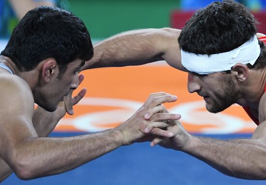 2016 Summer Olympics. Freestyle wrestling. Men. Day One