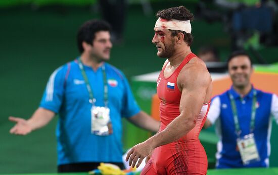 2016 Summer Olympics. Freestyle wrestling. Men. Day One