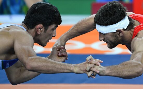 2016 Summer Olympics. Freestyle wrestling. Men. Day One