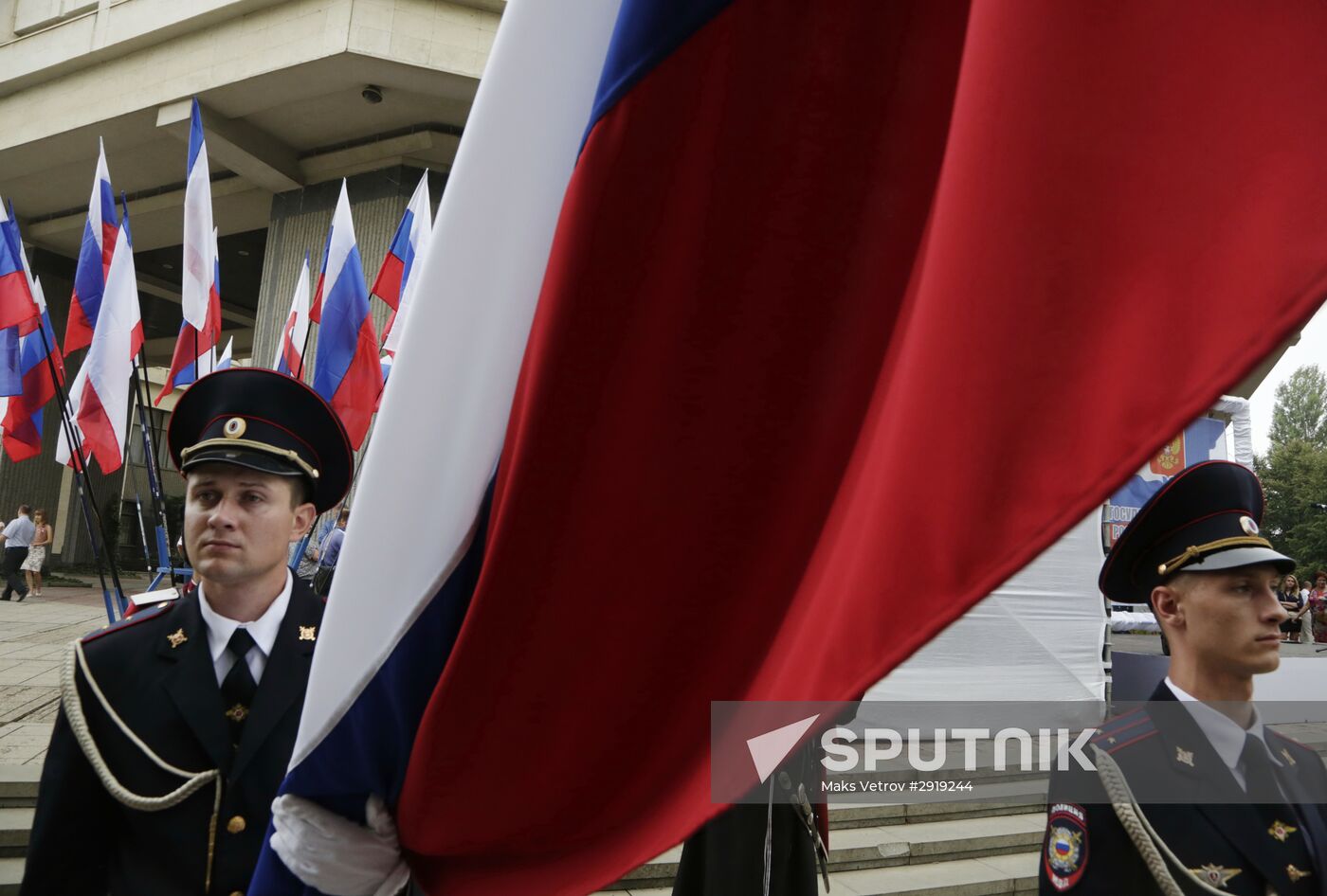 Russia celebrates National Flag Day