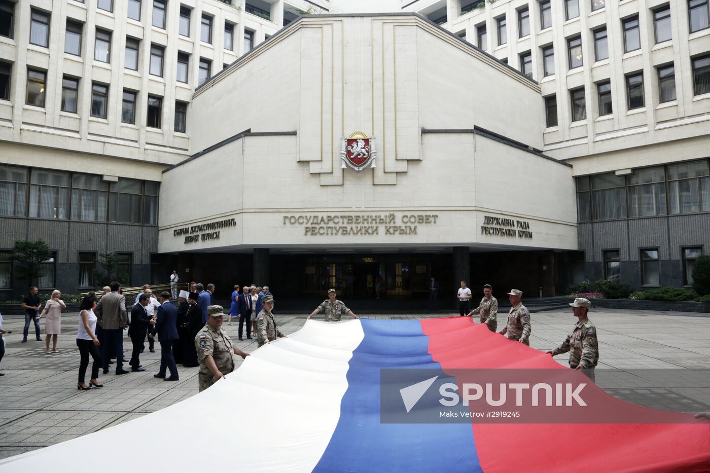Russia celebrates National Flag Day