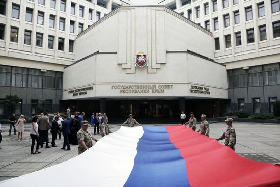 Russia celebrates National Flag Day