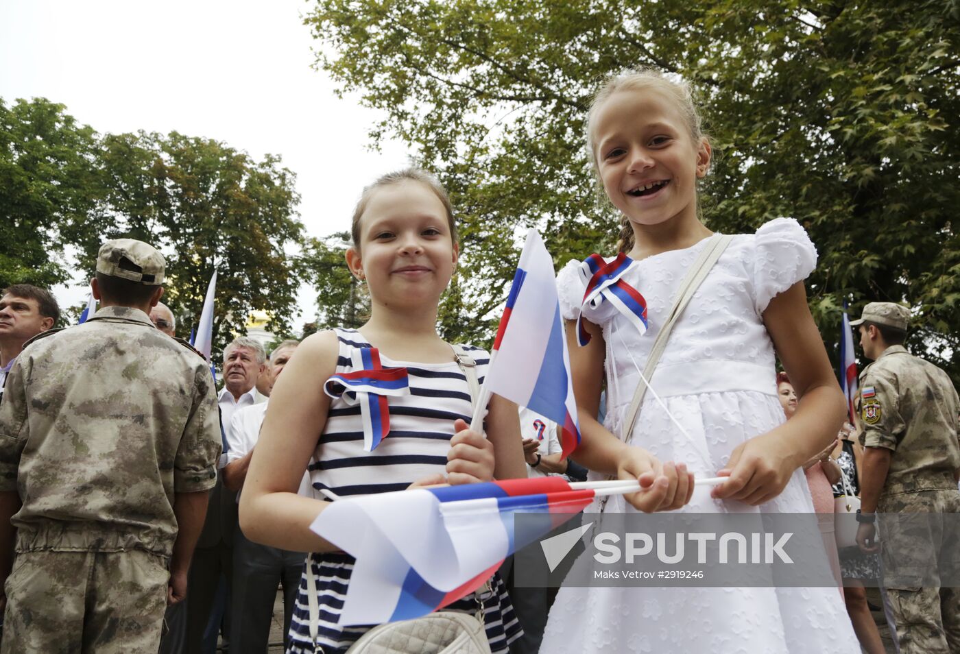 Russia celebrates National Flag Day