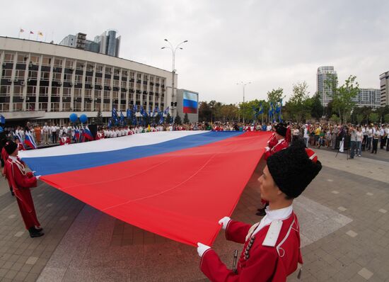 Russia celebrates National Flag Day